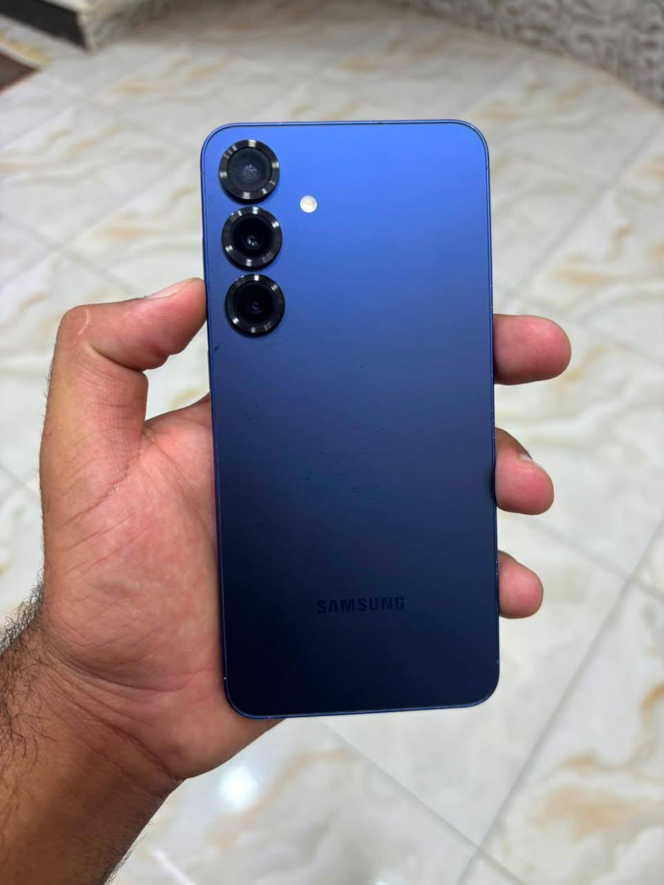السلام عليكم
SAMSUNG S25 PLUS 
شرق أوسط 
ذاكرة 256
الرام 12 / معالج سناب دراجون 8 
دبل شريحة 
بدون ملحقات فقط جهاز 
الجهاز مكفول من كلشي مابي اي خلل 
تاخذه من باب البيت 
مكاني بغداد  البلديات
السعر / 625 وبي مجال 
الرقم / *********** 
متواجد واتس + خاص 
تحياتي 🤍
