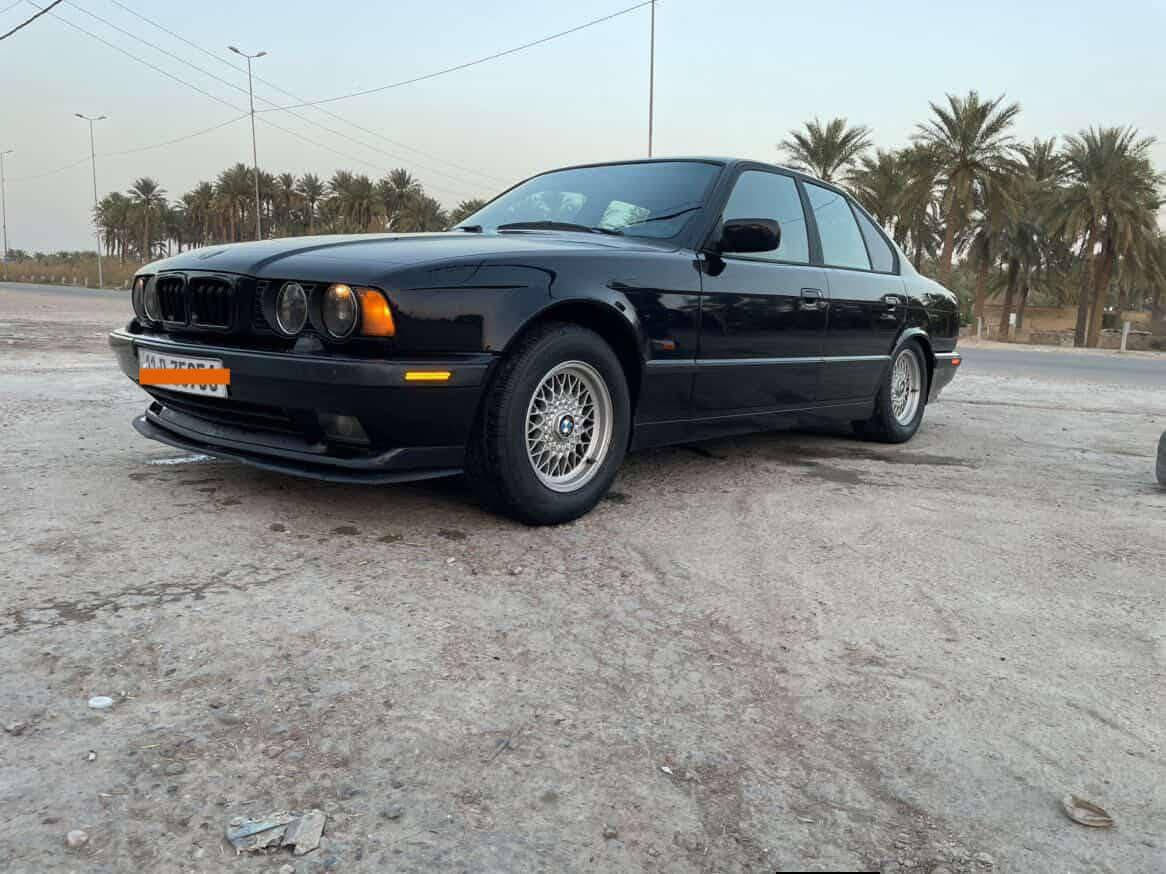 للبيع...
540  V8  1992 اصل بليته وسنويه 
صبغ عام جماليه فقط 
سلايد 
كشن كهرباء 
برده كهرباء 
السياره جاهزة للاخير بدون نقص 

السعر ٩٥ وبيه مجال 
مكان السياره بغداد المحموديه 
***********
