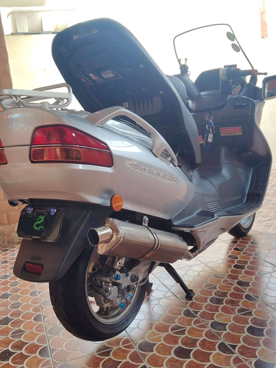 سلام عليكم دراجه سكاي ويف نص فول مكينه كير سبانه ممدود عليهن ماشيه 27الف تخم تاير دنلوب دراجه حاويه وجديده بمعنى الكلمه السعر خاص للاستفسار *********** مكاني ديوانية عفك
