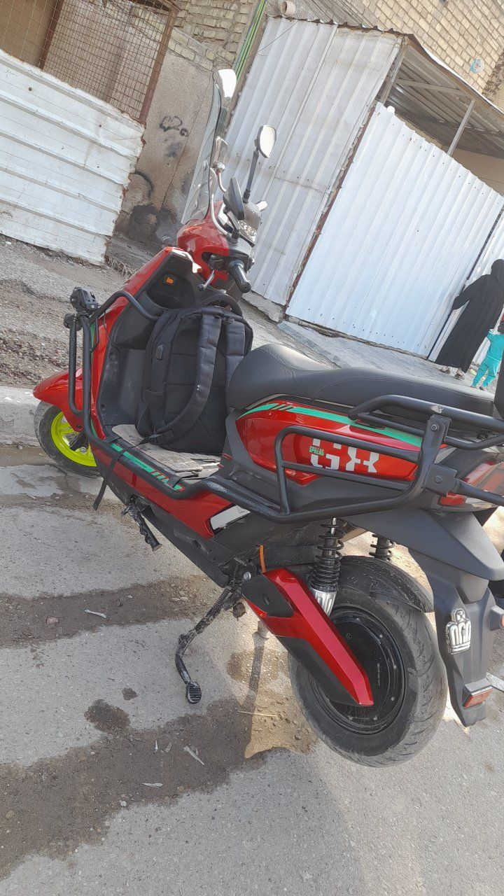السلام عليكم دراجه شحن للبيع G8
موصفاتها 
الباتريات مسطرة الحجم الكبير ٦ بطاريات اكبار 
ملف ٢٠٠٠ نحاس حقيقي 100% 
تمشيك 85كيلو حقيقي 
سرعه 85
نظام الرجوع الى الخلف ومثبت سرعة 
لايت ليد زنون مع بلاجكترات ٢ هدية 
بيها نسختين سويج وبصمة وصندوق 
مع (شاحنة اصلية )و (دواسة مال رجل) 
الرقم ***********
العنوان بغداد الشعب 
السعر 650
الدراجه مكفوله كفاله عامه 
ملاحظه مستعجل على بيعتها

