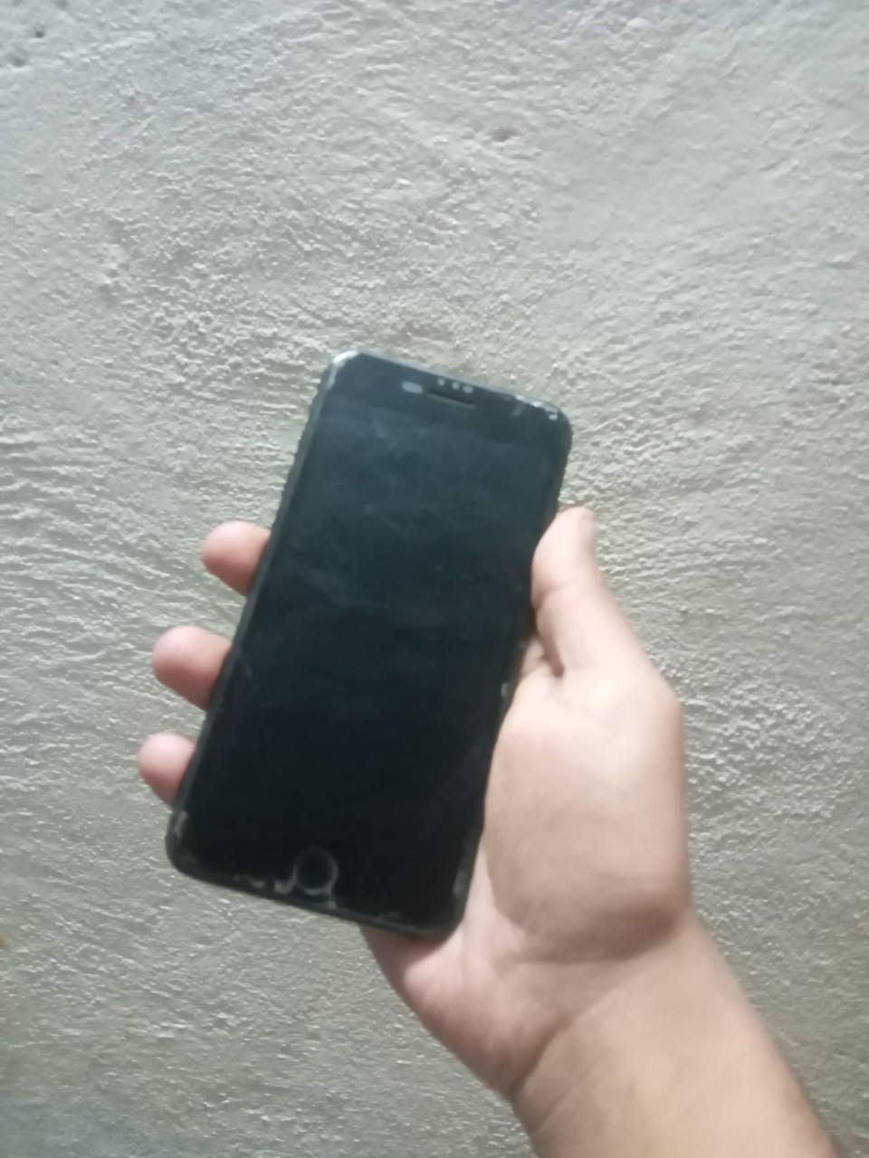 السلام عليكم  ايفون 7بلس يحتاج تبديل شاشه فقط وايباد مني 1 السعر ثنينهن ب100 وبيهن مجال  عنوان تاجي ابو عظام مراسله خاص او اتصال  ***********
