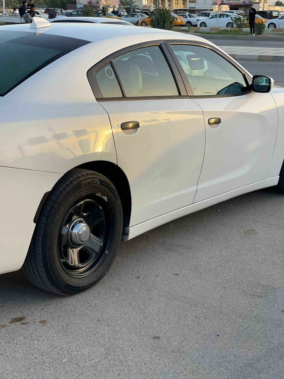 السلام عليكم 
جارجر 2015 معلاية 2018 
مصبوغة حزام عده القمارة 
كير مكينة تبريد حدادية 
خير من الله 
بيع او مراوس جارجر اوباما أبيض 
السعر 142 وبيها مجال 
والمراوس نفس السعر ماعندي فرق 
***********
