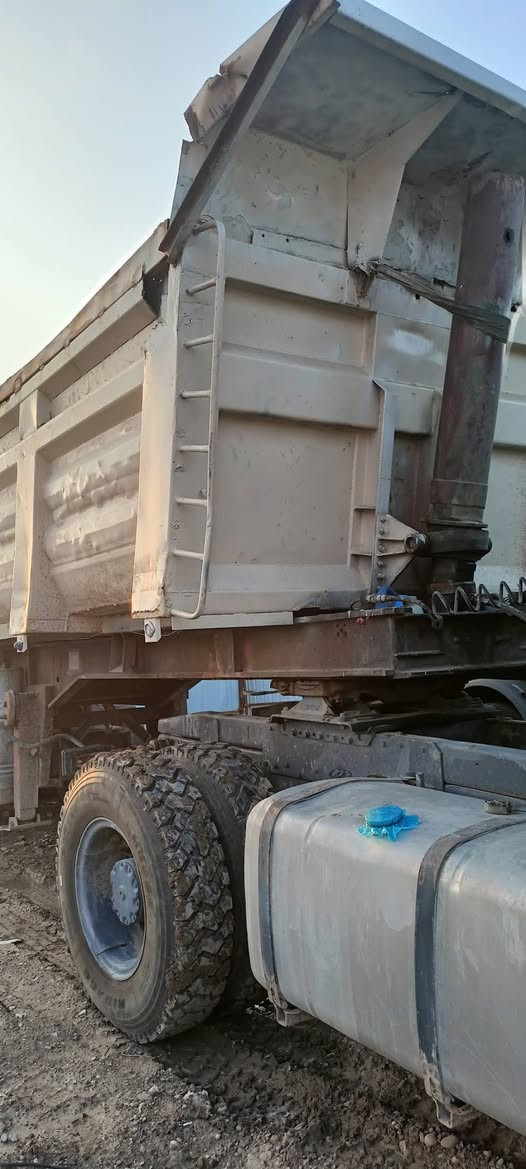 السلام عليكم عربانه نساف للبيع مجموعه براد الجك بلادي والشاصي مكفول والذرعه ٢٨ م  مكاني بغداد  الدولعي الاتصال ***********
