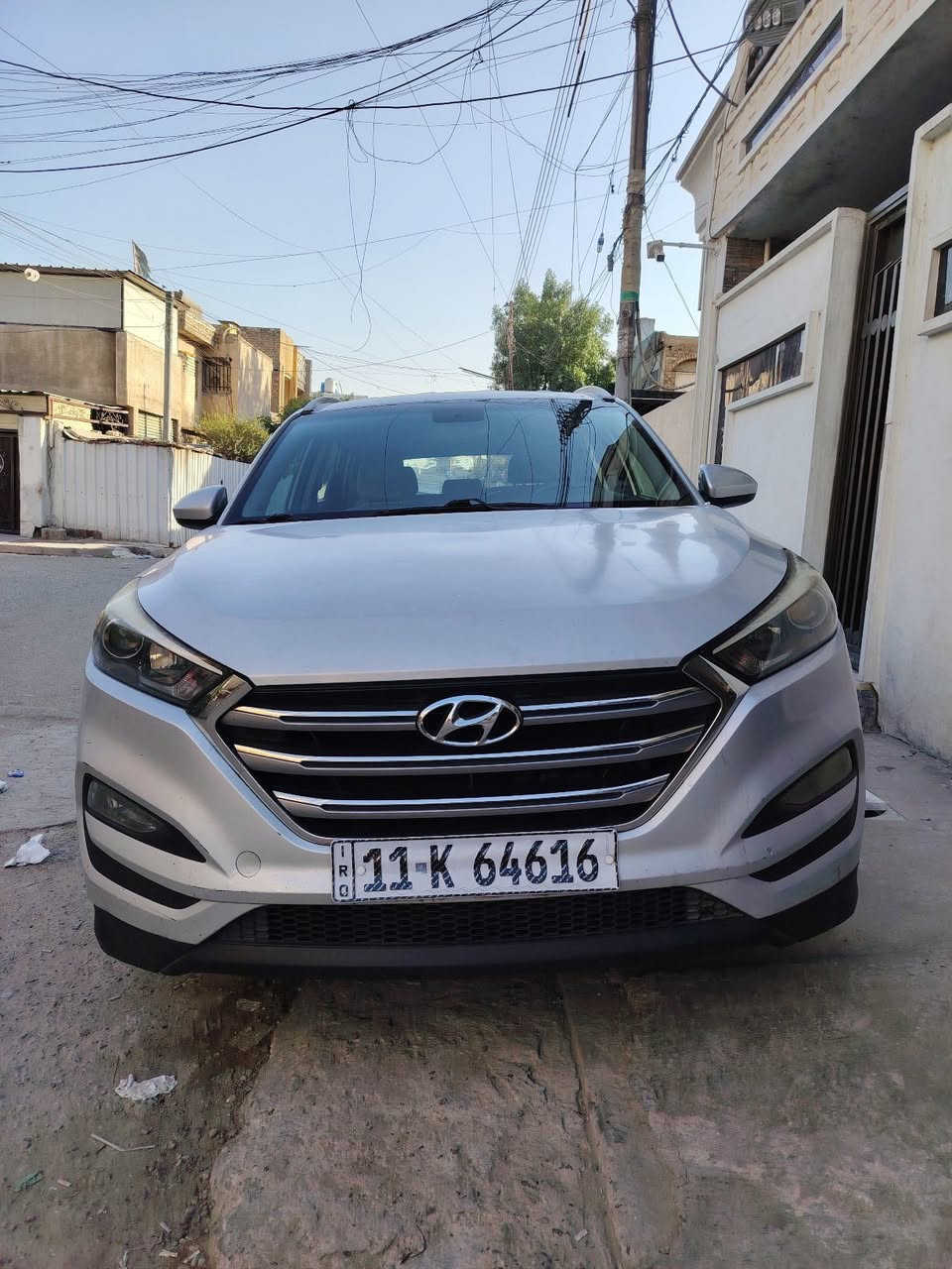 السلام عليكم اخوان
توسان موديل 2018 
ماشيه 120 مايل حقيقي 
السياره جديده جداً بدون اي نقص 
المواصفات العاديه للتوسان  فور ويل كشنات تدفئه كهرباء 
نظام كاربلاي تحكمات ستيرن مثبت سرعه وبعد هواي بيه مواصفات 
تخم تاير جديد 
الحادث قطعتين رش فقط وصور الحادث ضمن المنشور 
رقم بغداد باسمي تحويل شوكت ميعجبك 
مكان السياره بغداد الدوره 
للاتصال *********** 
أو تفضل خاص تفاصيل اكثر
