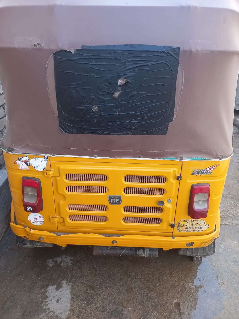 السلام عليكم تكتك ١٩ مال صاحبي اي استفسار هاذ رقمي واتساب فقط السعر ٦ مليون و٤٠٠ ***********
