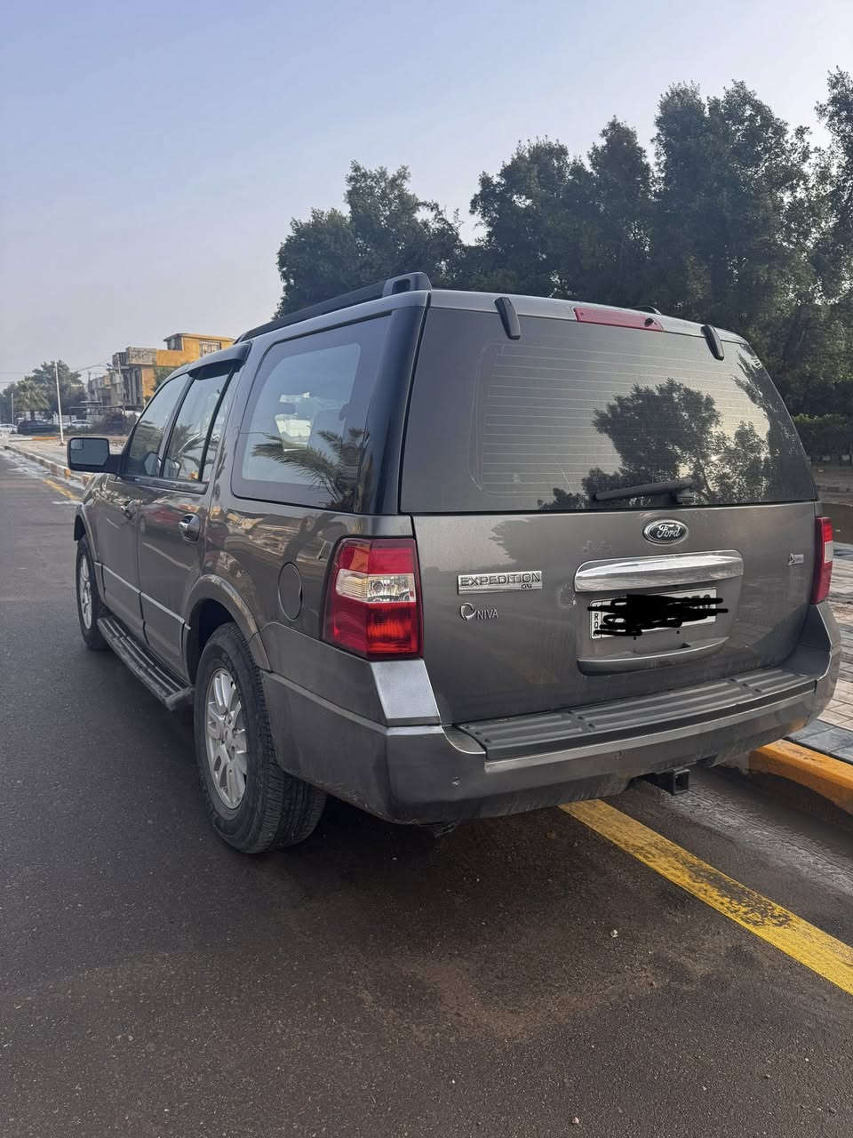 سلام عليكم للبيع
فورد اكسبديشن موديل ٢٠١٢ وكالة نيفا 
السياره خليجي مابيها حادث رقم شمالي اربيل السياره ماشيه ١٣٠ الف كيلو متر كير و مكينه جديدات السياره نضيفه و احلى من الصور السياره ما ناقصها شي ربع ما تذب عليها السعر ١٤٥ و بيها مجال للشراي 
مكاني بغداد الدوره 
للتواصل : ***********
