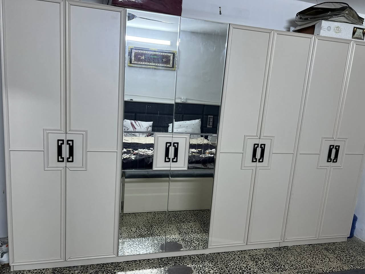 السلام عليكم عندي غرفه مال نوم تركيه جديده مامستعمله فقط اشتريتها وشديتها ابد ماستعملتها ام ال10قطع أبيع مع الدوشك السعر 850 امانت الله أخذته قبل أسبوعين بل 3 ملاين وربع مكاني بغداد الوشاش رقمي ***********
