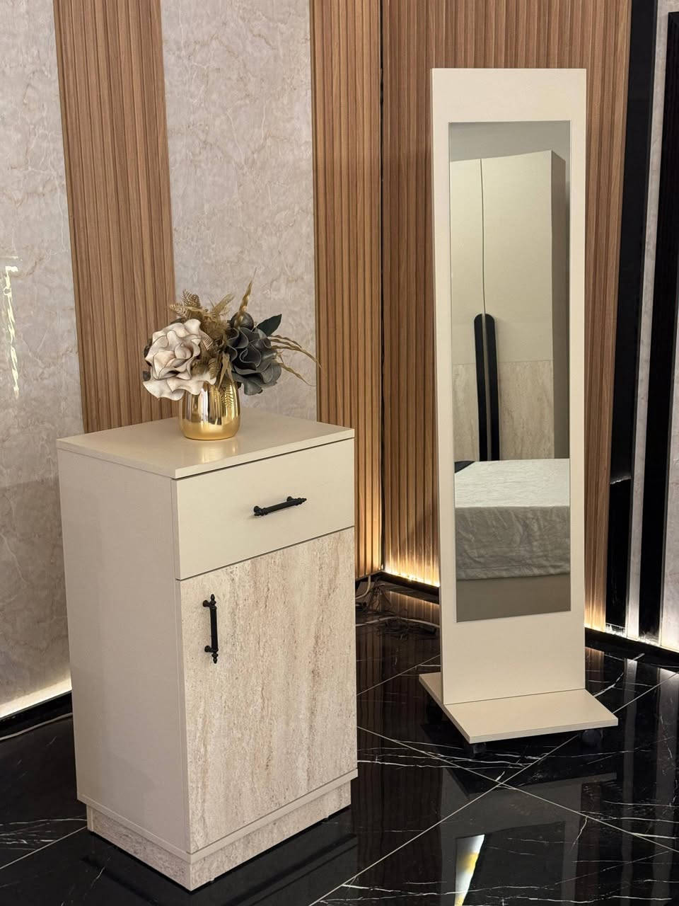 *موديل   بغداد       المودرن*

*10 قطع              كنتور ملحق 3 متر*

*1- ضهر بلوك*

*2- برغي وچوي حديد*
  
*سرير  مخزن*

*5- شغل درجه اولى*

*السعر🔥 ( مليون و300   )الف*🔥


**إذا كنت صاحب هذا الإعلان وتريد حذفه لأي سبب، رجاءا أرسل رسالة إلى الدعم الفني**