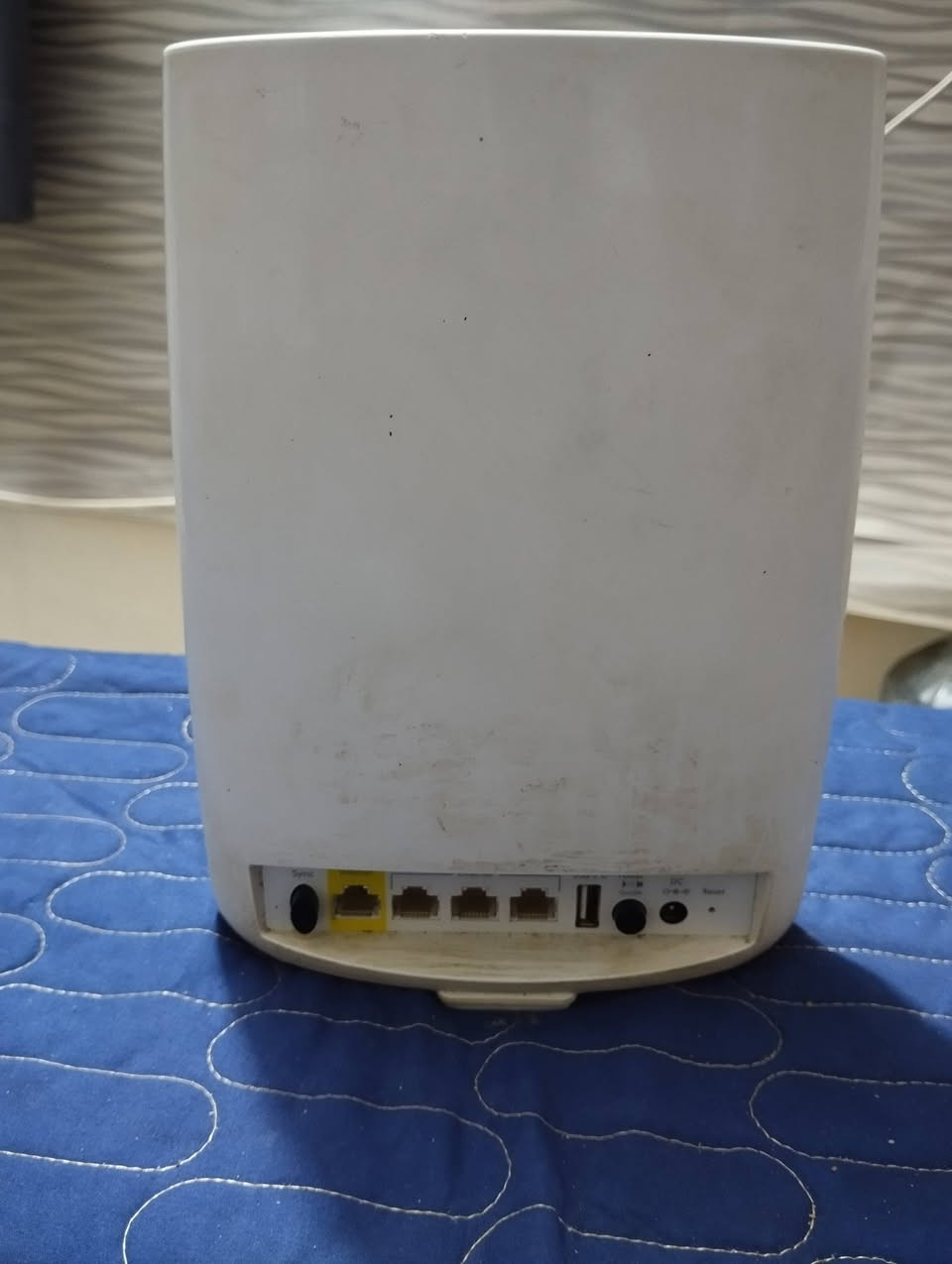 راوتر NETGEAR Orbi RBR50 للبيع
🔹 راوتر قوي ومميز من شركة Netgear – مناسب للمنازل والشبكات المتقدمة
🔹 يدعم نظام Mesh لتغطية واسعة وثابتة بدون تقطيع
💻 المواصفات التقنية:
⚙️ المعالج: Qualcomm IPQ4019 رباعي النواة بسرعة 717MHz
🧠 الرام: 512MB DDR3
💾 الفلاش: 4GB eMMC
📶 يدعم WiFi AC3000 (ثلاثي النطاق)
🔌 منافذ LAN + WAN جيجابت
🚀 المميزات:
إمكانية تركيب نظام OpenWrt والاستفادة من تحكم كامل وخصائص احترافية
أداء ممتاز للبث والألعاب والتحميل
تغطية ممتازة
📦 الحالة:
مستخدم بحالة جيدة ويعمل بكفاءة
السعر 40 الف مع التوصيل


**إذا كنت صاحب هذا الإعلان وتريد حذفه لأي سبب، رجاءا أرسل رسالة إلى الدعم الفني**