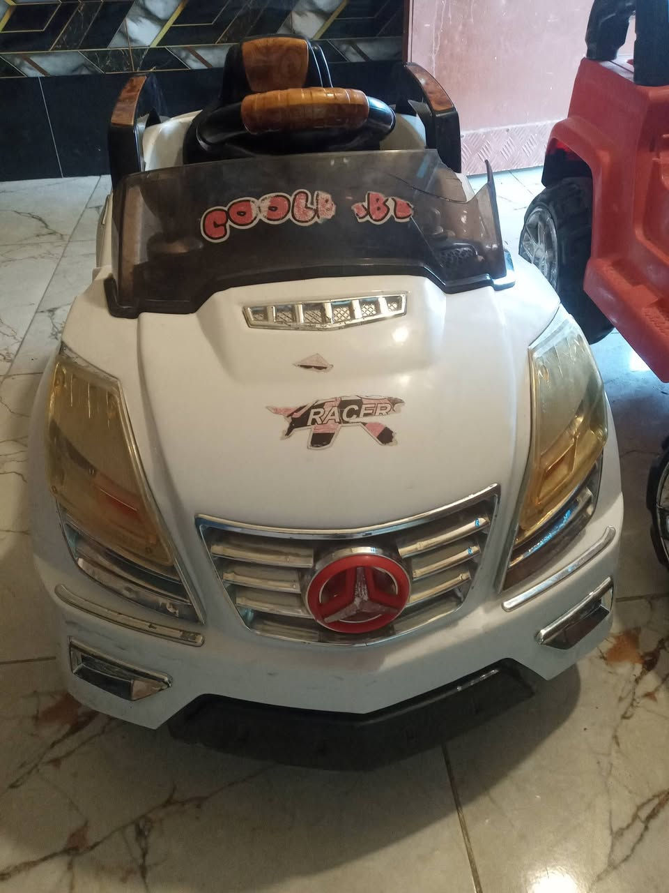 للبيع ثنينهن شغالات بس البيضه تريد بطاريه  ولحمره  جاهزه  ثنينهن ب 125 وبيهن مجال    *********** 
***********
