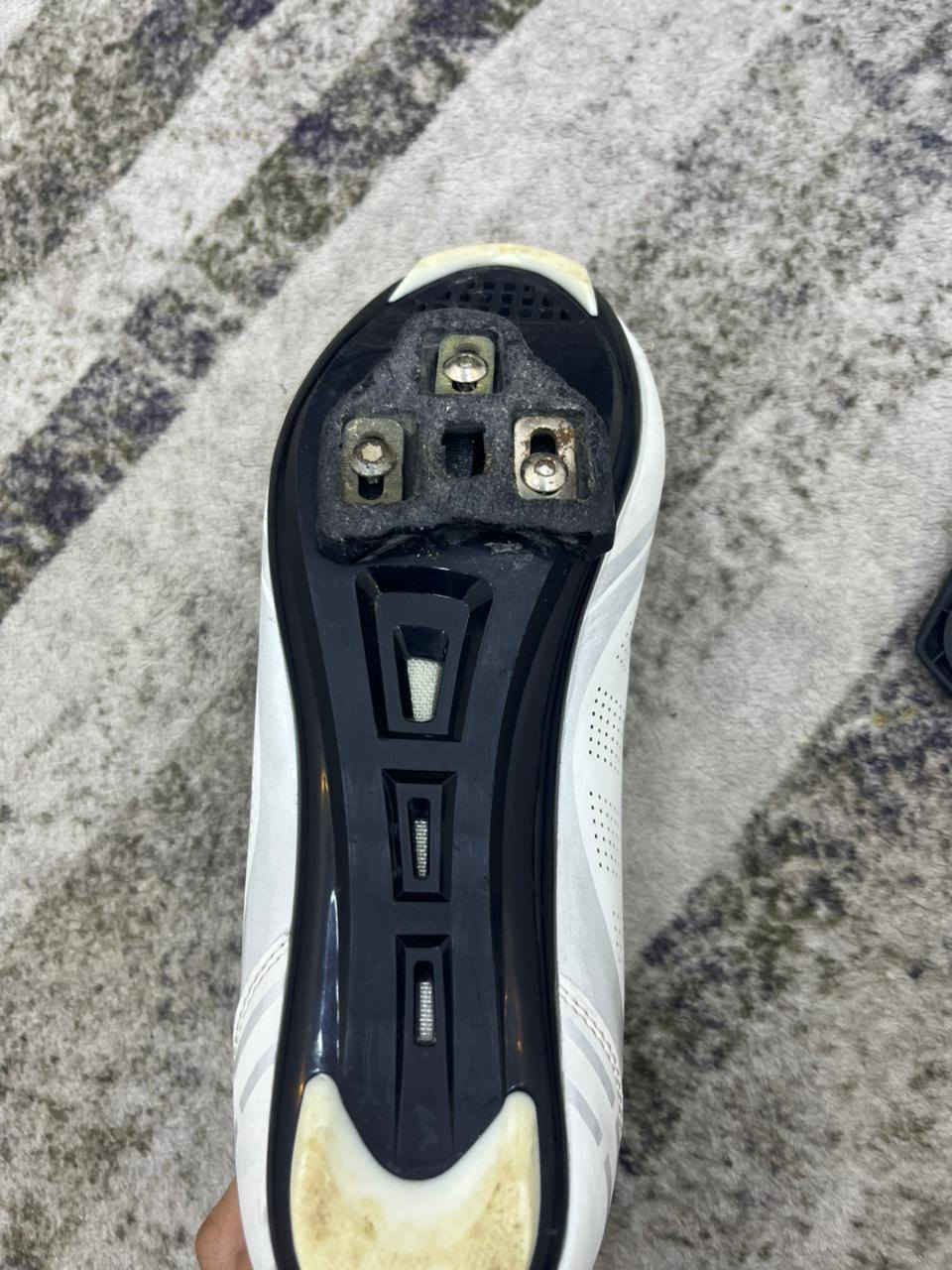 السلام عليكم 
خوذة مغلقة ضد الساعة قياس L ب15الف
حذاء لوك مستعمل قياس 43 مع القواعد الأصلية 20الف
حساس دوران من شركة Magene ب5الف
قاعدة عداد من شركة Magene ب8الف
بوري سرج كاربون  قياس 31.6 ب13
يوجد توصيل لجميع المحافظات 🚛 
للتواصل ***********
