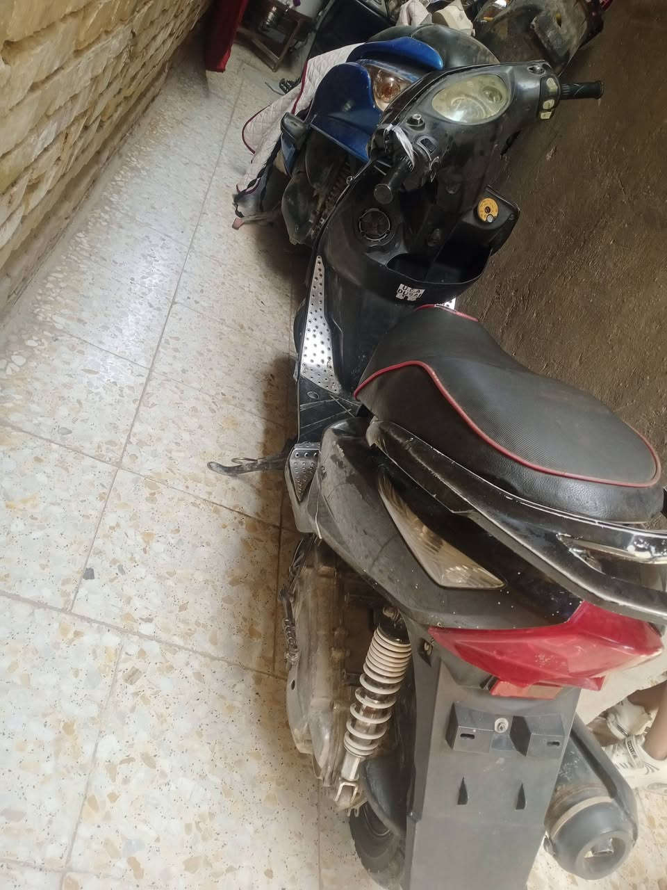 السلام عليكم
دراجه ثعلب للبيع 
مكينه خير من الله ناعمه 
علكت عندي ولفات وطفت 
الدراجه نوزل كهربائيات شقاله 
مكاني شهداء العبيدي السعر 250 وبيه مجال 
***********
