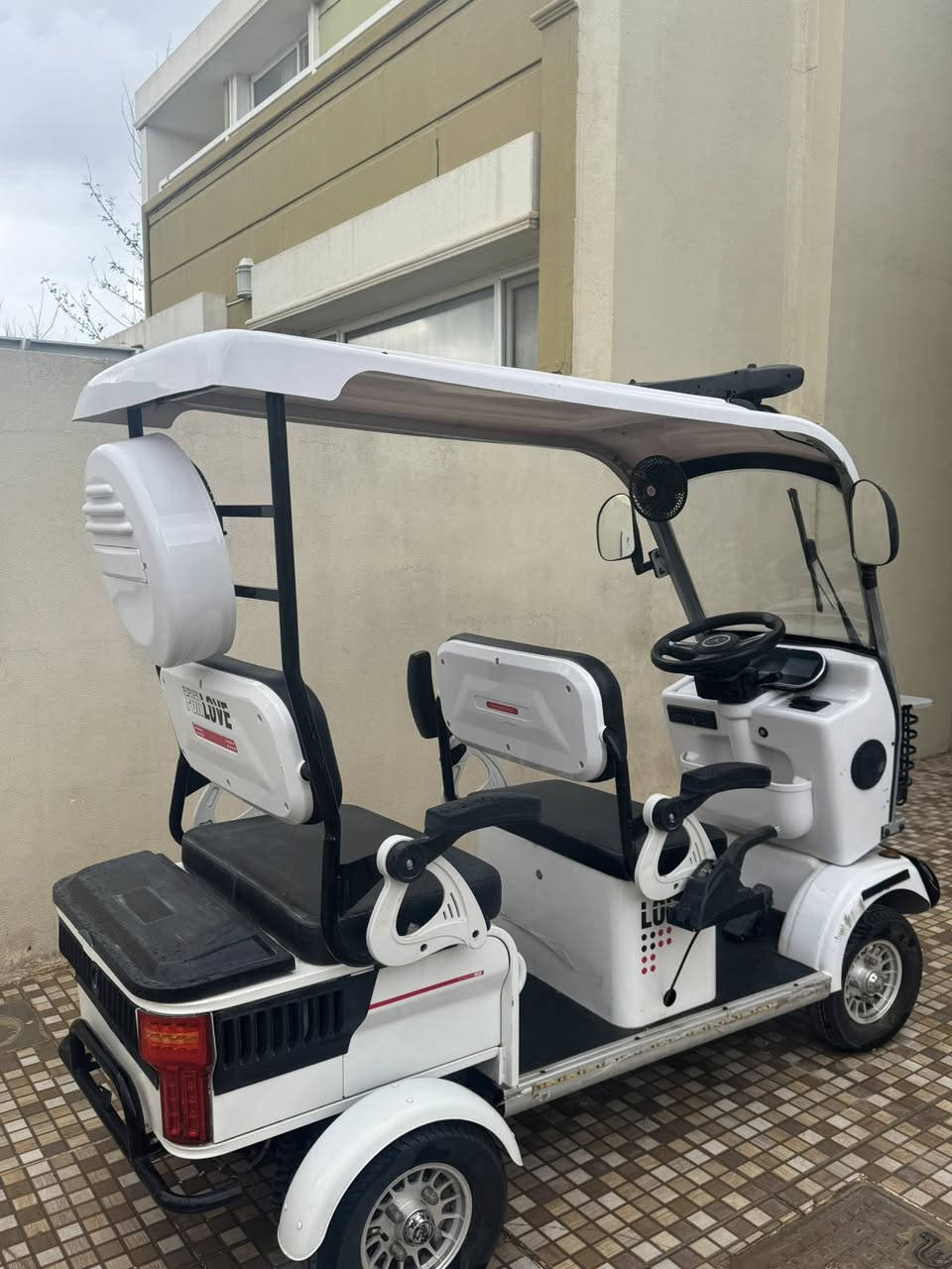 سيارة شحن نظيفة 
مقعدين سلتين و صندوقين 
استعمال قليل مع شاحنة 
السعر 2.5 و بيه مجال
للتواصل واتساب 

 ***********
