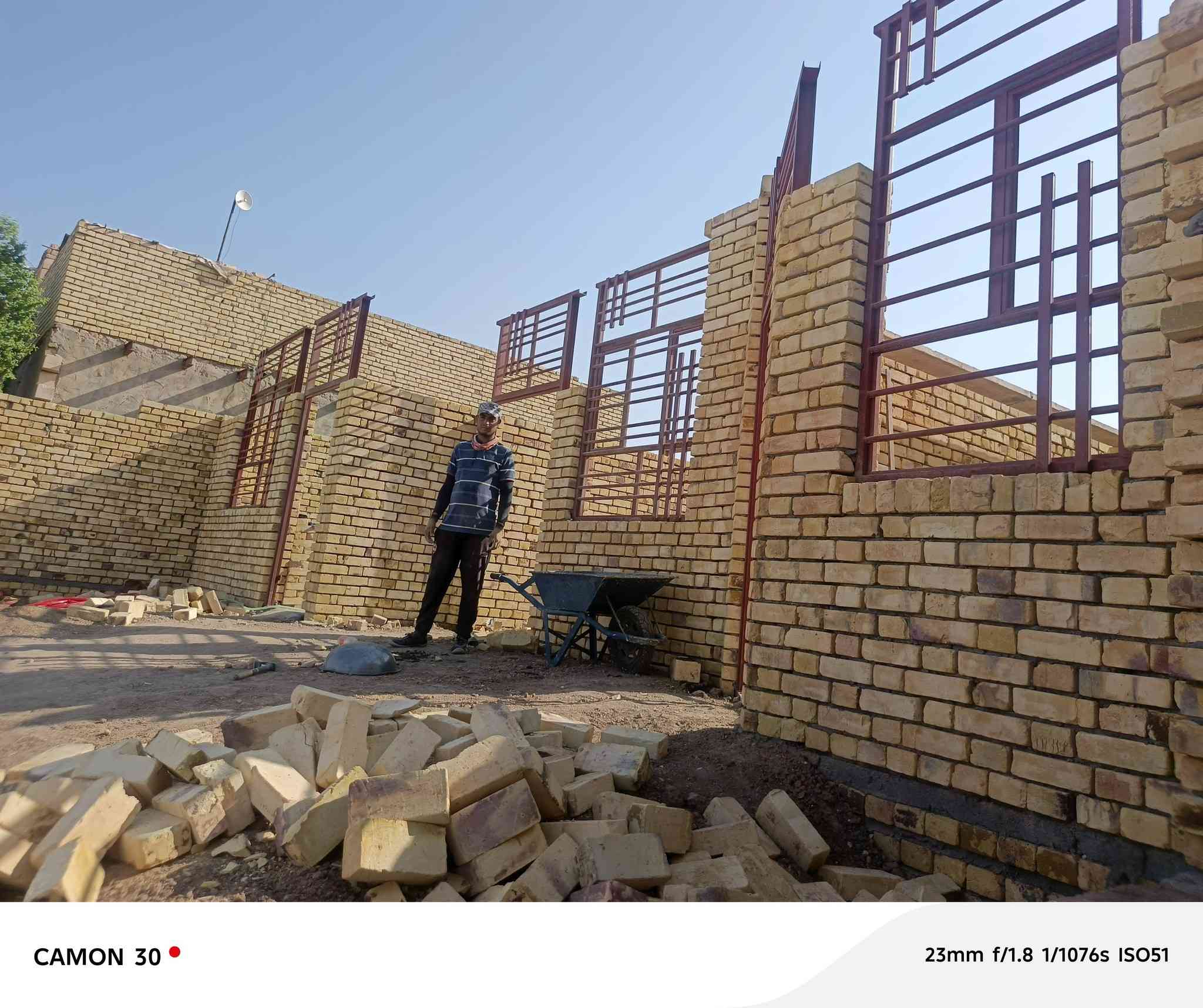 سلام عليكم  خلفه بناء شغل نضيف ولتزام بلعمل متفرغ حاليا ناصريه مركز وتساب ***********
