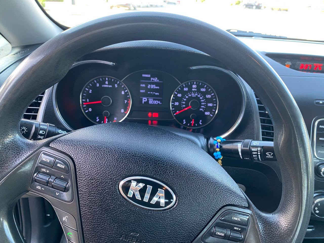 السلام عليكم كيا فورتي موديل 2016 حادث جاملغ امامي حادث بصيط جذا بدون ايرباك ماشيه 80 صار عندي اكثر من ثلاث سنوات ادامه كامله من نوزل وبلك وتخم تاير نظيفه جدا وبلعافيه على الياخذهه ليبل واحد كل السياره السعر ب115 وبيهه مجال للمشتري ‭0773 333 9703‬ بغداد, العراق
