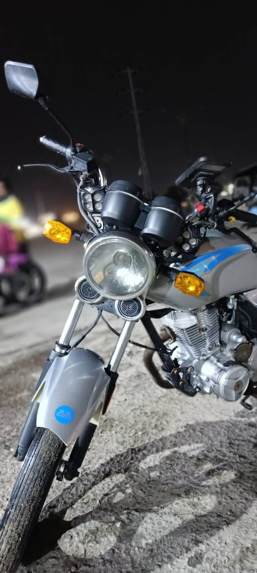 السلام عليكم
دايوان عظم سلفر موديل 21  رقم و سنوية بأسمي مداور ثاني يوم  محرك خير من الله نظافة مثل ما موضح بالصور السعر مليون و150 بيهة مجال للشراي

للاتصال  ***********
