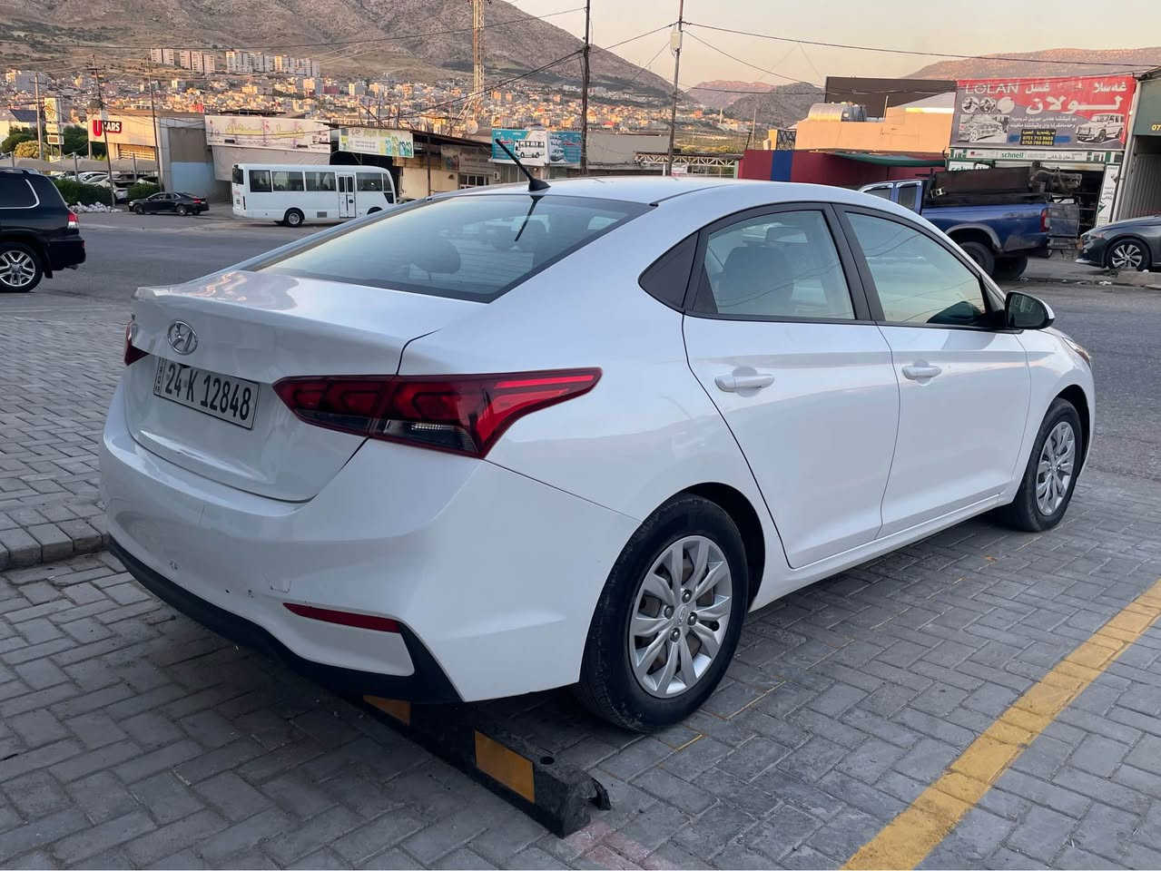 Hyundai accent 
موديل ٢٠٢٢
وارد امريكي 
ماشية ٤١ الف ميل
موصفات SE
رقم شاصي : 3KPC24A68NE172423
سيارة گير و محرك بشرط
سيارة بدون صبغ بيها فقط تعديل بارد بدون دواخل و إرباكات بشرط
سعر ١٢٠ $ و بيها مجال 
مكان سيارة دهوك 
للاستفسار : *********** دهوك, العراق
