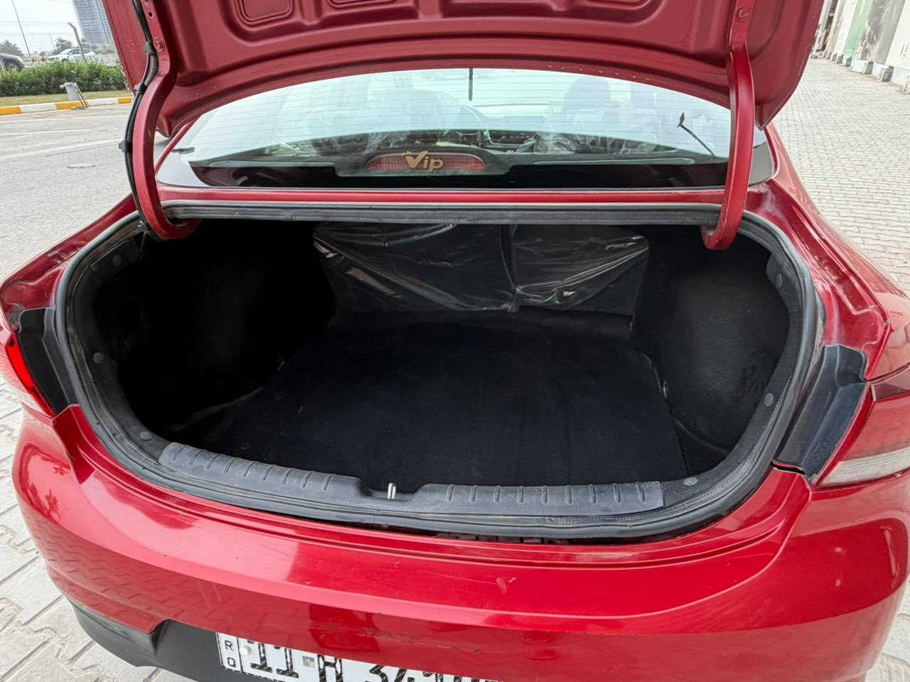 كيا ريو 2019 
سياره حادث قبغ جنطه مبدل
 لايحه شوي من الحوض بدون ايرباك 
ماشيه 48 كير مكينه مكفول 
مكينه 1600 gdi
سعر 115 وبيها مجال
مكان السياره بغداد الغزاليه 
***********
***********
