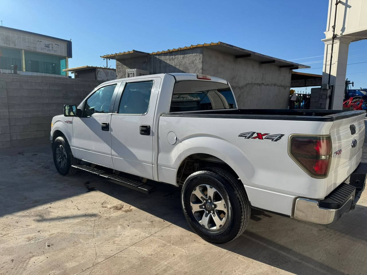 ئۆتۆمبێل: Ford F-150

مۆدێل 2014 
گێڕ و مەکینە بە شەرت

ســــعر $ یەک کۆمێنـت بکە راســـتەوخۆ بــۆ دێـــت🟢

پشت و پێشی کەپسە
بێ لێدراو بێ سبوخ ساخە 
یەک جێ دەست ساردی هەیە 
شەریکە نیڤا سفر
سەنەوی و رەقەمی نوێیە 
 بە شەرتی بە ناو کردن 

ژمارەی خاوەن سەیارە👈: ***********
