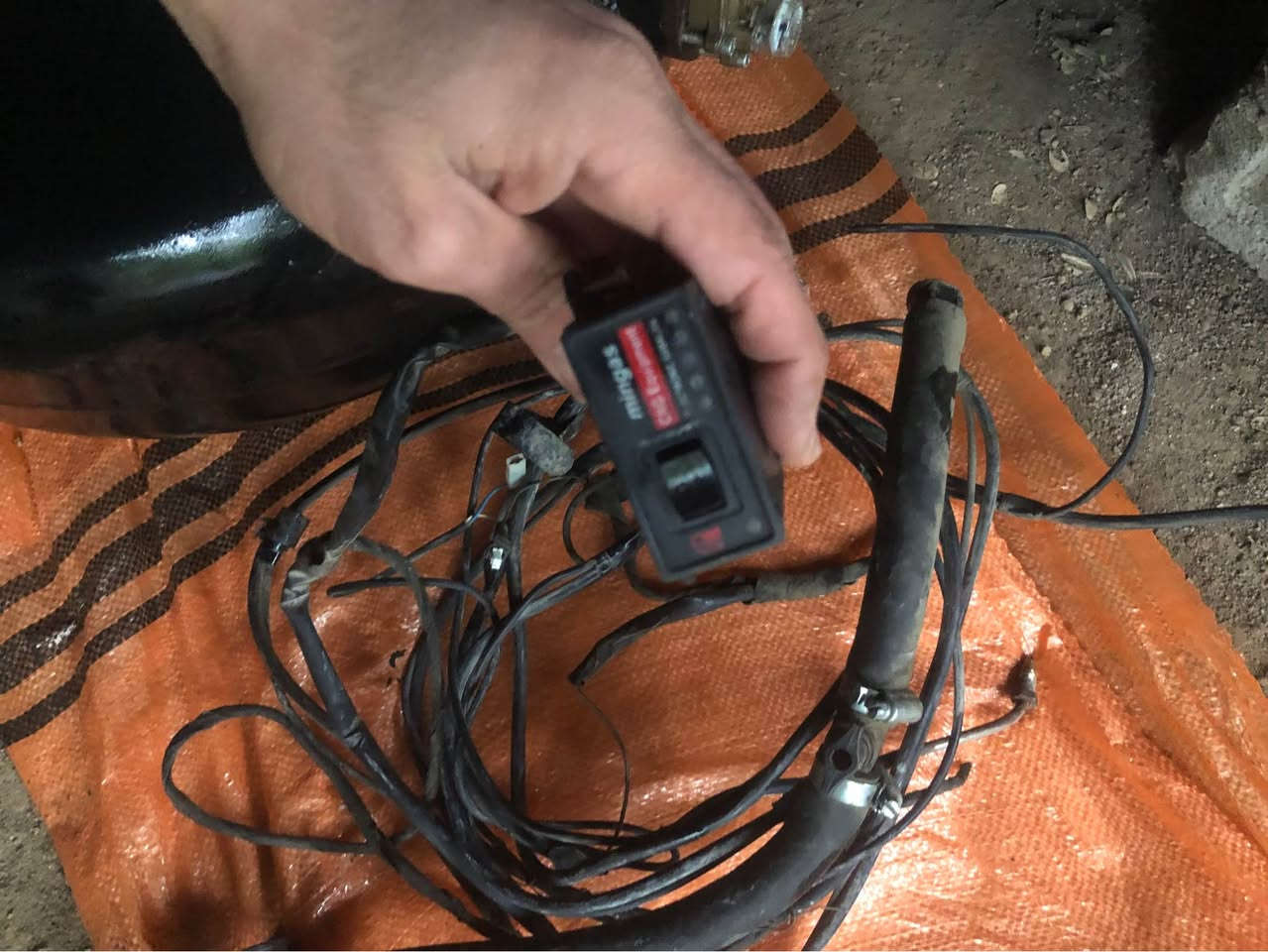 غازی ئێرانی لۆ فرۆشتن زۆر خاوێنە و بێ موشکیلەیە 
هەموو ئەشیای خۆی لەگەرە و زۆر مەزبوتە 
مالی دۆستە و دەرەجە یەکە 
هەولێر/ بحرکە 
بۆ نرخی تێل  بکە لۆ. ئەو ڕەقەمە(***********) أربيل, العراق
