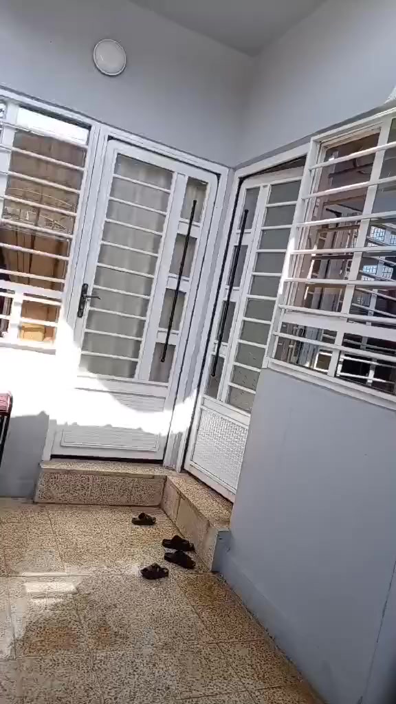 بيت للبيع مقابل جامع الوارث حي عدن كرت 100 متر للاستفسار الاتصال على الرقم
***********
