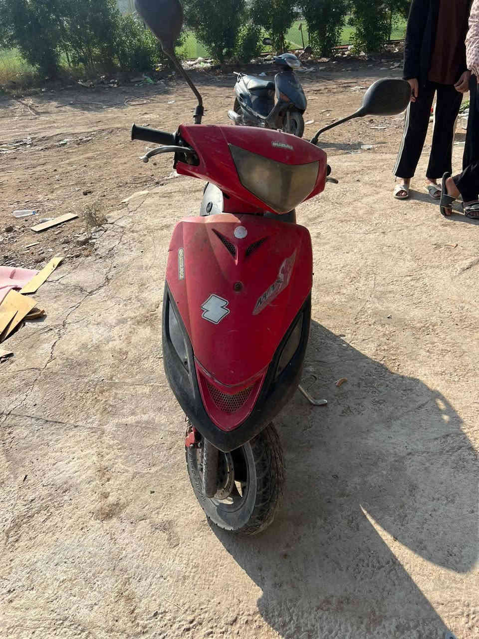 السلام عليكم دراجه ماكس للبيع شغاله بس متروكه دراجه حلوه ونضيفه السعر ٢٥٠ مكاني البياع حي الرساله الاوله *********** بيه مجال
