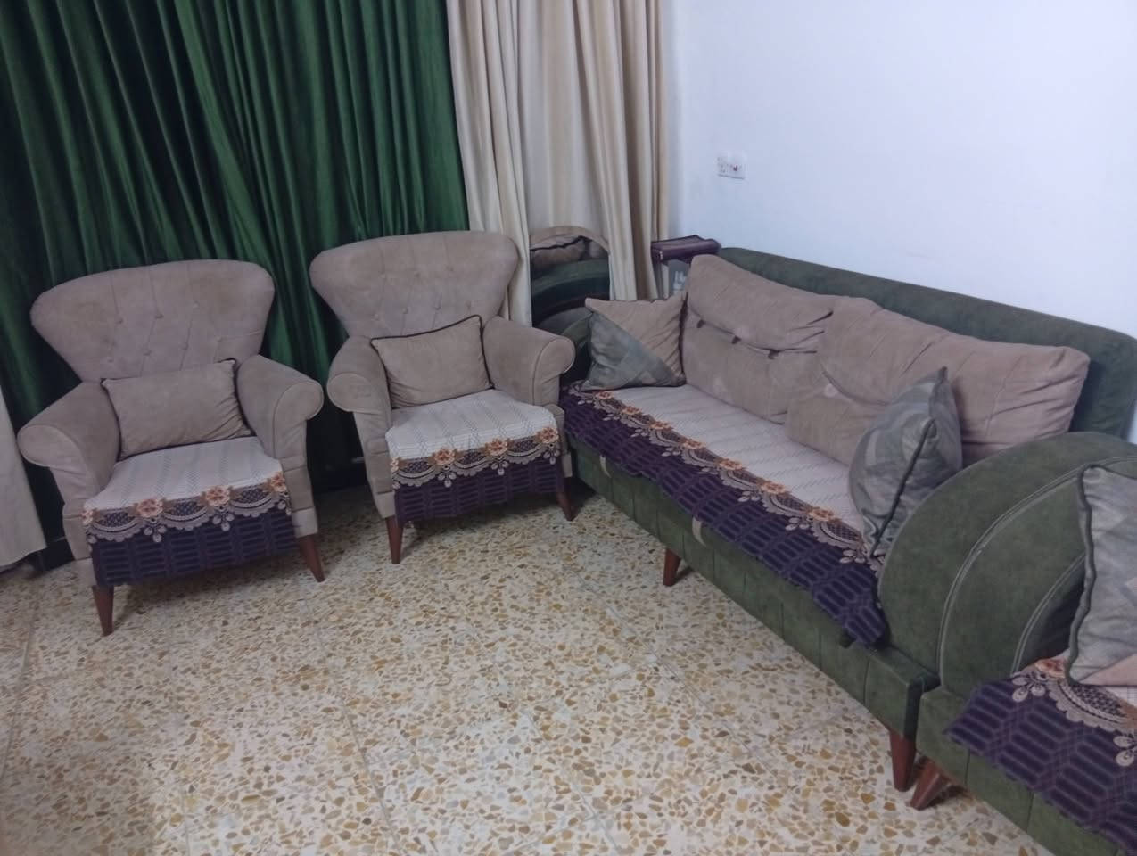 سلام عليكم تخم البيع مقاعد 10مكان طوبجي ***********
