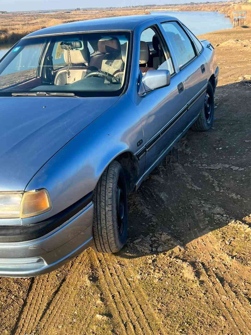 السلام عليكم فكتره 1990 رقم صلاح الدين تحويل ثاني يوم تريد وكاله عادي.  كير عادي  كهربائياتها كلها شغاله  محرك 1800   مكفوله من كلشي 
 ***********
