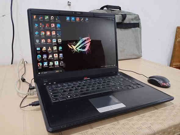 السلام عليكم....
 
للبيع – لابتوب من شركة Olivettl بمواصفات جيدة 
      نظافة 100%

(شرط الفحص قبل المغادرة .. مع ضمان اسبوع )

      (( السعر 85 الف و بي مجال للشراي ))

                 (((( ما عندي توصيل ))))

                    (( متواجد بكل وقت ))
 
الموصفات /  الابتوب من الجيل السادس

المديل : Olivettl
 الحجم : 15 

 المعالج: Intel Core  Duo T 6500
بسرعة تصل إلى 3.10GHz

الذاكرة التخزينية : 500GB HDD

 الذاكرة العشوائية (RAM): 4GB

يحتوي على wi fi 2.4G /5G
يحتوي على كيبورد لوحي عربي / انكليزي 

 نظام التشغيل: Windows 10 Pro – إصدار 25H2
 نوع النظام: 64-بت، مع معالج x64    
  
 كرت الشاشة: Intel HD Graphics 2GB

 عدد الأنوية: 4 نواة فعلية / 4 مسارات – مع دعم كامل للـ Virtualization 

 ( يحتوي على بطارية تعمل نصف ساعة ) 

 جاهز للاستخدام، مناسب للدراسة، و التصفح 
و العمل المكتبي و الهندسي و المونتاج 
مع مكانية تشغيل العاب الخفيفة و المتوسطة

ملحقات الابتوب /
الشاحن الاصلي من شركة Olivettl
الموس سلكي 
حقيبة 

 مكاني محافظة البصرة  منطقة الحيانية 
للتواصل والاستفسار اتصل على ***********

 (( السعر: 85 الف وبي مجال للشراي )) البصرة
