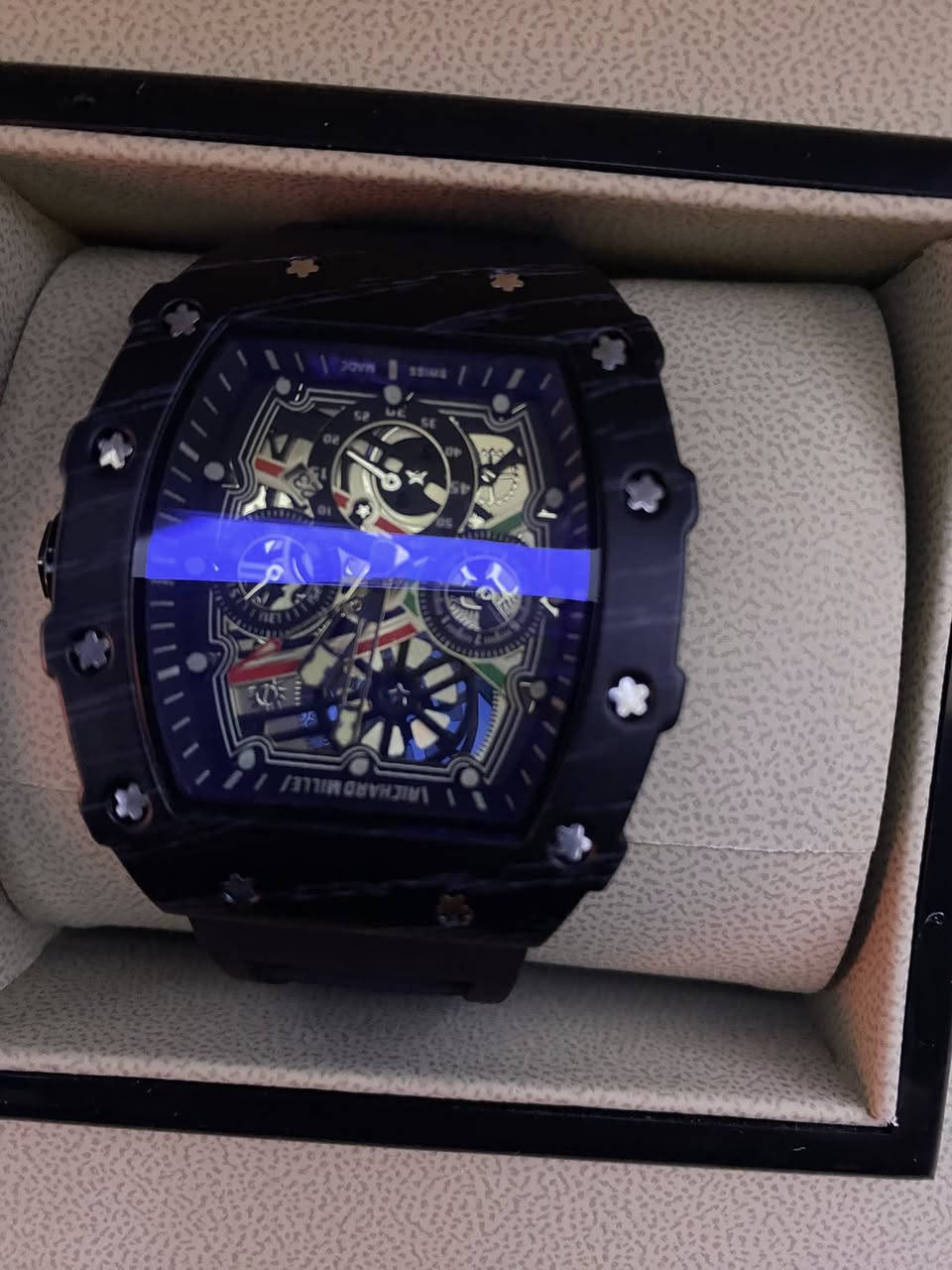 سلام عليكم مزاد  اعلى سعر ابيع. ٤ساعات  ***********
