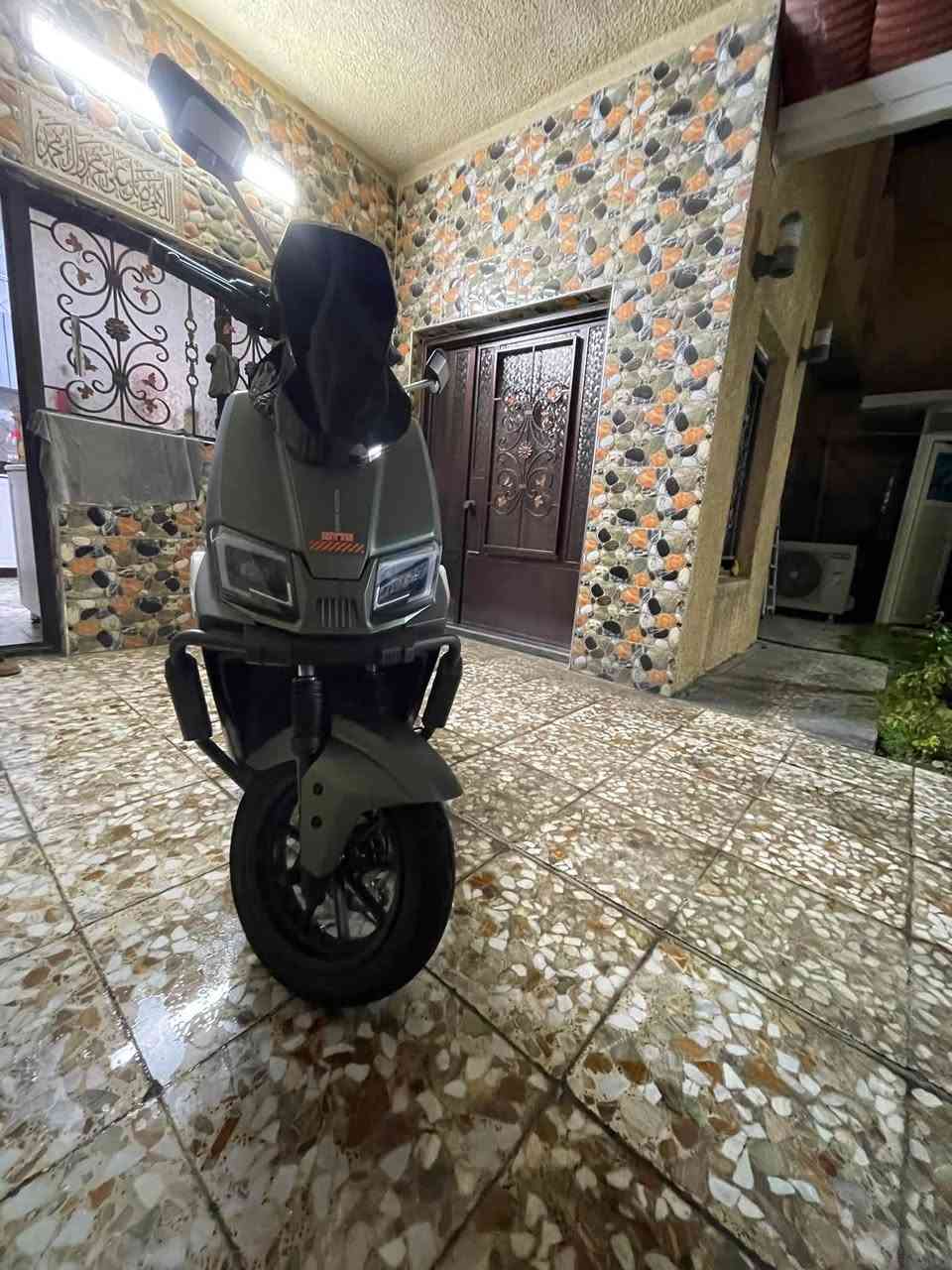 السلام عليكم
دراجه شحن للبيع في بغداد

الدراجه اسمها صاعقه وحده من اقوى الدراجات الموجوده حالياً الدراجه جديده وبحالة الوكاله الدراجه مابيها اي شخط او شي البطاريات بعدهن على ما اضن بالضمان 

بيها 6بطاريات 38امبير الوحده مسطره 

كلش جديدات وبحالة الوكاله الدراجه خير من الله بيها بصمتين الدراجه تجي فول مواصفات بصمه للتشغيل وبيها سماعات ملف 2500

الدراجه موجوده ببغداد حي الجهاد الرفاق 

السعر:950الف وبيها مجال حك الجيه الدراجه خواتها ب مليون وميه وخمسين والدراجه تمشيك مسافه 75كيلو يعني نعمه من الله  الرقم للتواصل ***********وبالخير على الياخذها 🤍
