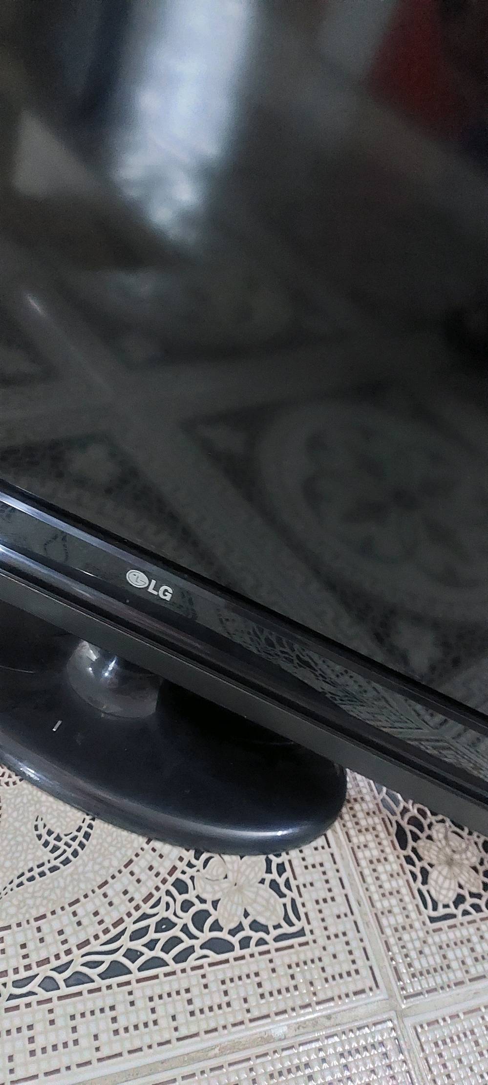 شاشات تلفزيون LG الاصلي قياس ٣٠ و٣٢  نظيفات مو مصلحات قيم واخذهن   ومجمدة عمودية ماركة بومان التركية اخت الجدبدة  نظام بخاخ تخبل  ب٣٥٠ الف مكان مدينة الصدر