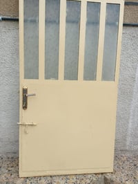 عندي باب جديده مثل ما موضح بل صوره اريده٧٥الف وبيه مجال لا يوجد توصيل ...