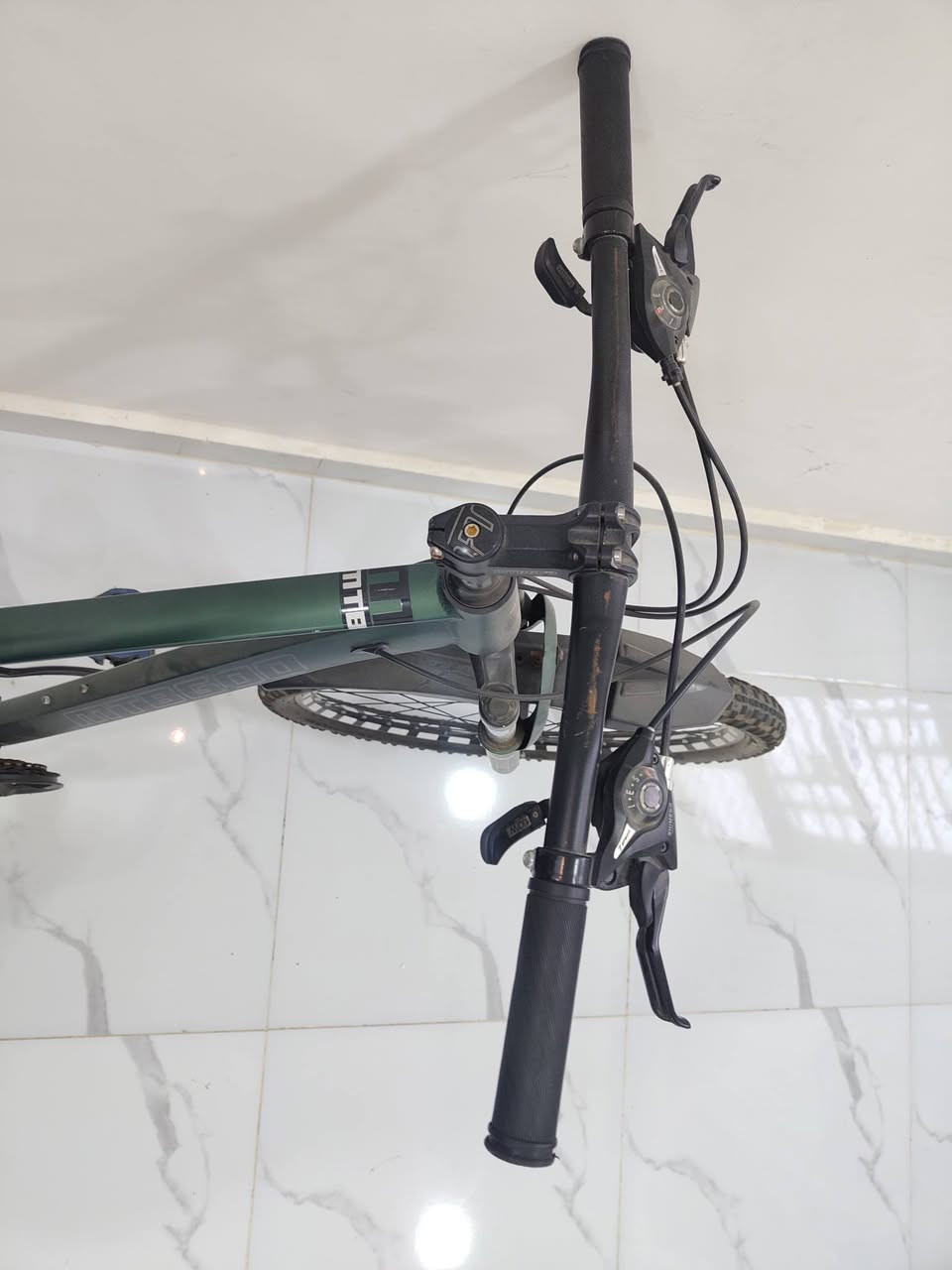 سلام عليكم شباب باسكل جبلي الماني للبيع باسكل نضافه 95% ولون زيتوني مميز باسكل 9سرعات باسكل شبابي واستخدام قليل وكل قطعه بل باسكل الماني السعر 160$الف اخوان الباسكل مو هيج سعره راح اخسر بي وبيع مستعجل المكان البصره الزبير قرب الجاهزه الرقم *********** وتساب فقط
