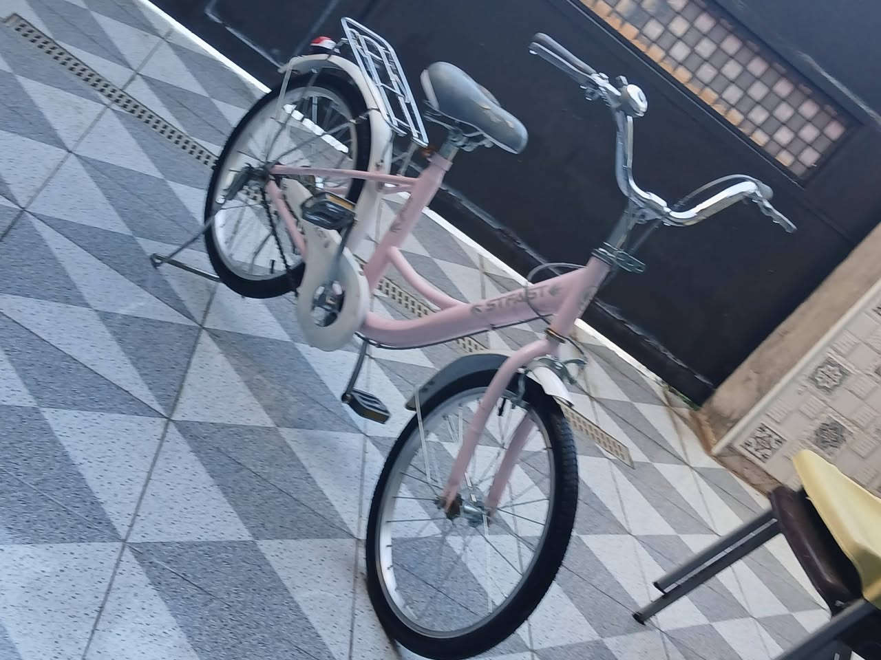 السلام عليكم بيسكل جديد اخو الجديد السعر ٥٠ الف  رقم الهاتف *********** مكان بغداد حي الجهاد
