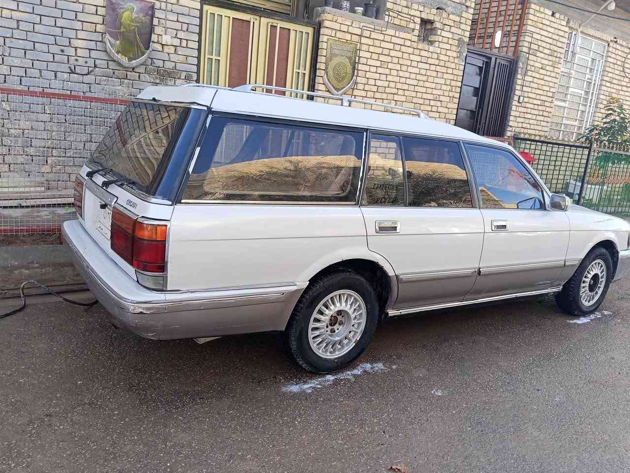 سلام عليكم سيار سيدان استيشن لبيع فقط السعر ٦٠وبيه مجال رقم ***********السياره في ذي قار مركز حي الفداء
