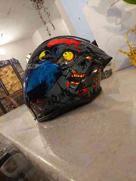 السلام عليكم خوذه قياس ميديم للبيع جديده بلكارتون شتريتهه ومناسبتني لان فكهه ثابت سعرهه ٧٠ الف بغداد الحسينيه ***********
