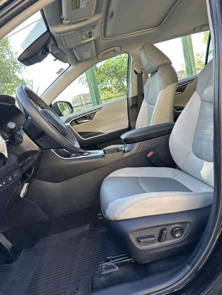 تويوتا راف فور XLE هايبرد 2024 للبيع بسعر 195$ ورقه 
مرقم بغداد باسمي دخول جديد قبل شهر دخلت العراق
هزة جديدة وسنوية بيها 5 سنوات صلاحية تحويل مباشر 
حادثها جاملغين خلفيه وربع بنيد وذيل جاملغ امامي بجمها كبس ماء الراديترات البلادي وشواصي ولغود بلاديه وبيها تعديل شويه بارد يالقمارة من الخلف شويه والكصه شويه .
المواصفات الأمريكية XLE فول مواصفات 1/1 : 
☑️محرك هجين هايبرد سعة 2500 cc حجم 4 سلندر 
☑️بصمة تشغيل وبصمة أبواب وترحيب ودخول ذكي 
☑️ماشية 8 الف مايل فقط 
☑️فتحة سقف سلايت روف 
☑️حساسات امامية وخلفية 
☑️فور ويل AWD 4*4
☑️صندوق خلفي كهرباء 
☑️مقعد سائق كهرباء 
☑️مقاعد إماميه تدفئة
☑️رادار امامي و خلفي 
☑️نقطة عمياء بالمري واشارة
☑️لد امامي وخلفي ولايت زينون 
☑️شاشة كبيرة تدعم كار بلي 
☑️ذاكرة تخزين مقعد السائق
☑️هاندبريك كهرباء لمس 
☑️شاحن مبايل لاسلكي 
☑️تبريد بيانو لمس امامي خلفي 
☑️كامرة خلفية متحركة وافكيشن 
☑️تحكم ستيرن جهتين كامل 
☑️كشنات جلد لونين المرغوب 
☑️درايف مود 3 أنظمة 
☑️توقف ذاتي 
☑️اوتو هولد 
☑️بردة خلفية بلادية 
☑️ستيرن هيتر تدفئة 
☑️ويل كروم وتخم تاير جديد بعده
☑️سبير منازل وعدة و كتلوكات موجودة بيها 
☑️أرضيات اصلية كاملة و فرشة صندوك عدد 2
مكانها بغداد السيدية للتواصل الاتصال واتس اب 
او مكالمة عادية على الرقم ***********
📣صور حادثها دزلي رسالة واتس اب أرسلهن .
