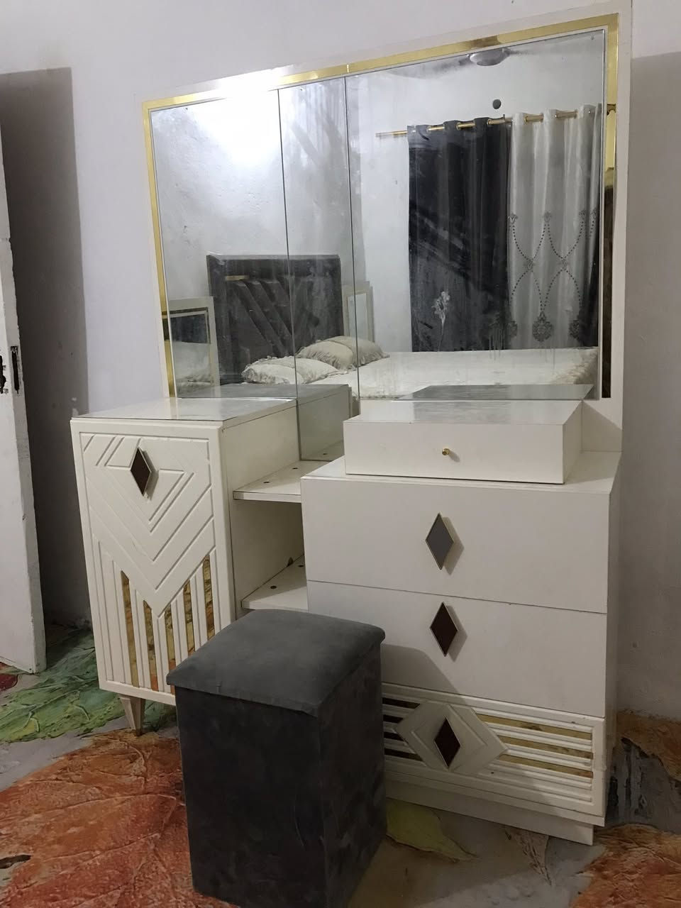 غرفه تركيه جديده ساله شهر  مستعمله ثكيله درجى اوله السعر ٨٥٠ بيه مجال قليل مكاني حله ابي غرق ***********
