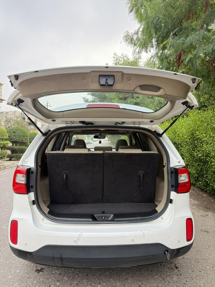 السلام عليكم…⭕️
سورينتو موديل 2014 فول مواصفات بدون صبغ بدون تبديل
محرك (2400) 4 سلندر 
مواصفات:💯
مقاعد جلد 
مقاعد كهرباء السايق و السكن 
ثلاث قطع تبريد 
بصمة 
شاشة 
بردات خلفية بلادي
كامرة خلفية
حساسات امامي و خلفي 
بانوراما 
مراية وسطية تعتيم 
مرايات جانبية شفط 
تبريد منفصل
انارة ترحيبيه بالابواب 
7 مقاعد 
السعر 🟥: 178$و بيها مجال بسيط
الموقع📍:(أربيل)
📞:***********
