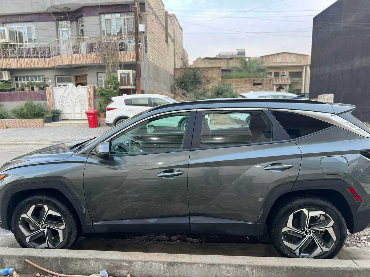 ماشيه 38 الف كيلو بنيد مبدل من امريكا وقطعه كلير يم قبق البانزين وبيهة مكان صبغ بالباب للاستفسار *********** بغداد, العراق

