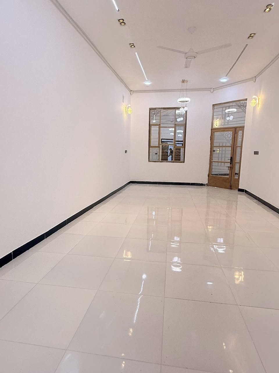 ‏ أحبتي المتابعين توفر سكن 300 متر قرب محكمة ابي الخصيب  ***********  السعر ((130 وبي مجال ))

يحتوي //على حدائق 2 وكراج كبير يسع سيارتين ￼

غرف 3 
صالة 2 
ديوان كبير  
صحيات داخلي وخارجي 

#عقاراتالبصره #شعبصيني_ماله_حل #مشاهيرتيكتوك #جنس_العقار #العقارات_للبيع #مشاهيرالعراق #مشاهيرفيسبوك #المطيحة #الجزائر #عقاراتي #احبكم
