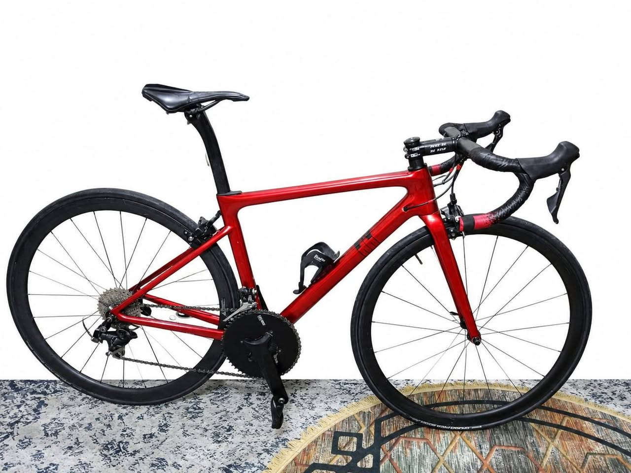دراجة Deliheaفول كاربون  سيت كروب 105 r 7000 الدراجة نضيفة جدا قياس 49 ($) ستيرن ورقبة كاربو سرج كاربون مدة سرج كاربون 
ابيع بدون وياله ‏‪***********‬‏
