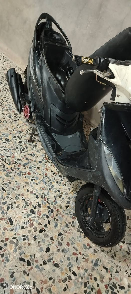 سلام عليكم شباب هاي دراجة البيع شغاله سلف نكره دراجه نضيفه وهاذا الرقم *********** السعر 500 بيه مجال حق الجيه المكان بغداد مدينه الصدر
