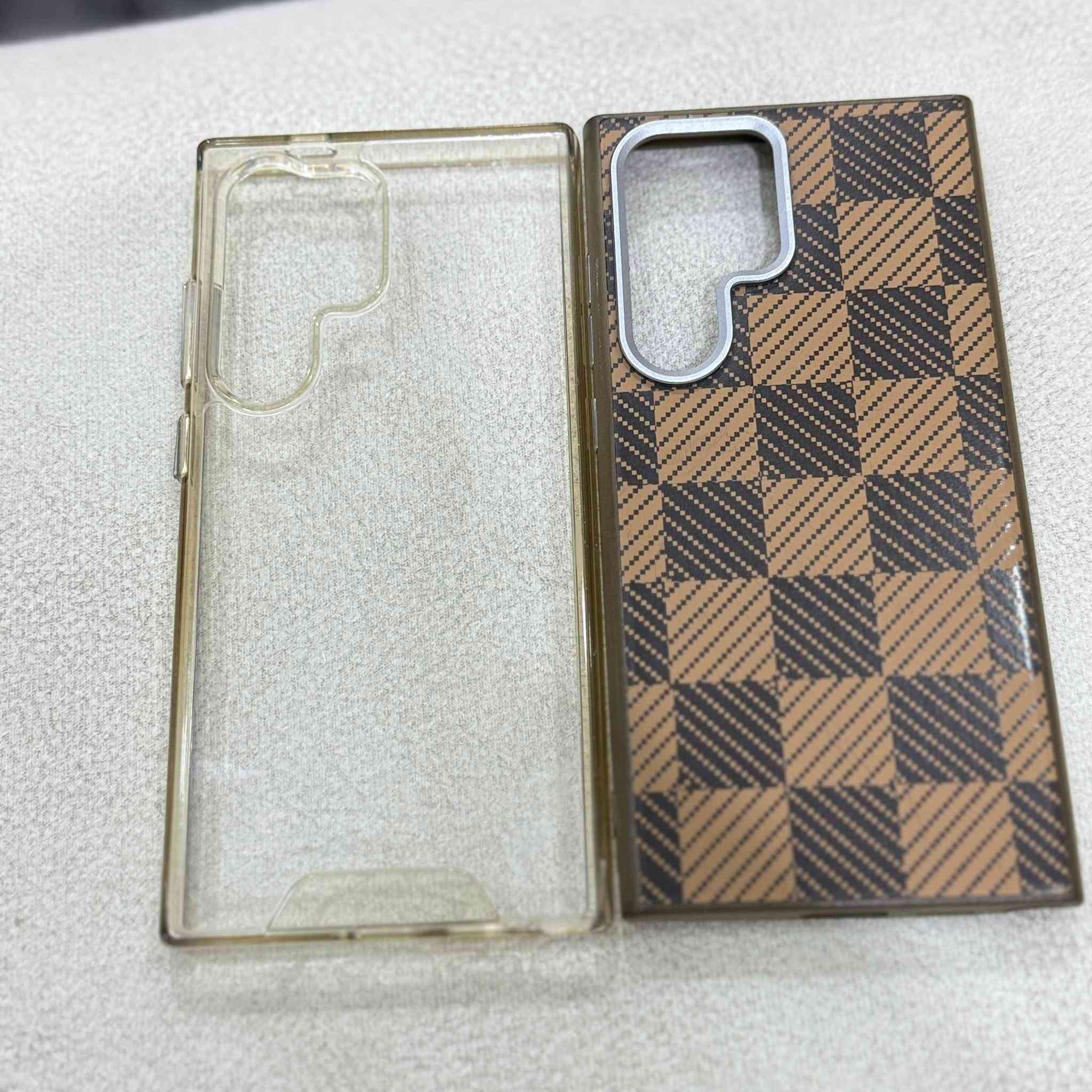 السلام عليكم
كفر اس 24 الترا الذكي لون رصاصي اصلي وقوي تكدر تخلي عليه اي صورة عليه تعجبك من برنامج وياه بعد  2 كفرات اصليات سعرهن كلهن 20 الف قفل مكاني عواشة رقمي ***********
