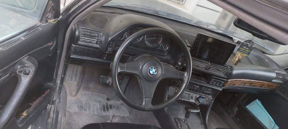 بيئم ٧٤٠ ٨ سلندر ٣٠٠٠ سيارة حلوة ونضيفه محرك وكير خير من الله تبريد ثلج صدر امامي جديد سيارة مرتبه تايرات جديدة  سعرهه ٣٠ وبيهه مجال متوازي على بيعتهه ***********
