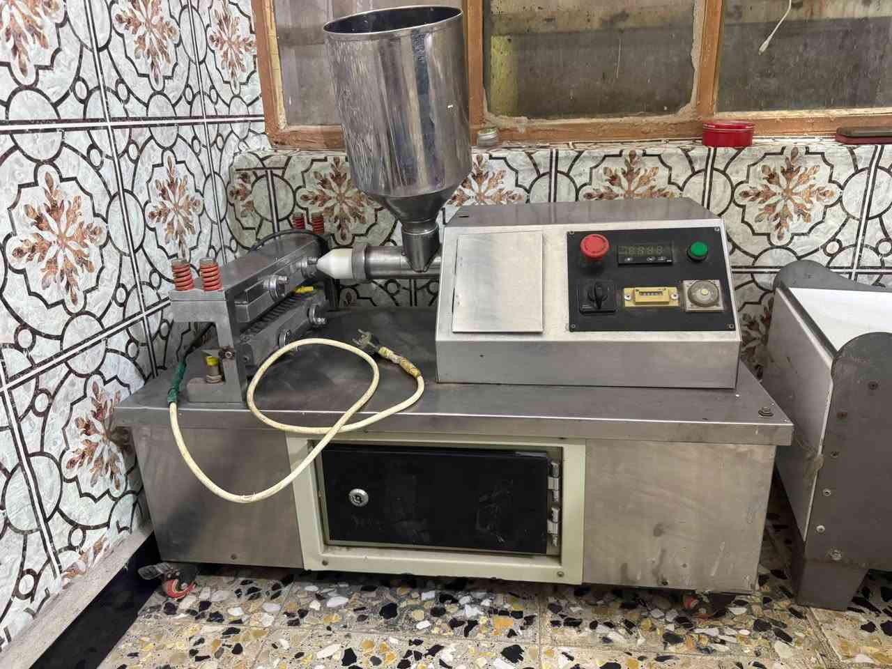 السلا عليكم مكينه كباب ومكينه بيزه للبيع السعر ١٥ ورقه لعلوان مدينه الصدر لتصال ***********
