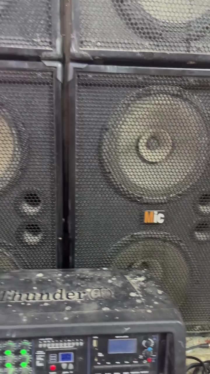 أربع سماعات 🔊  للبيع  ( وتندر 1100 ) 

الشراي يتفضل على هاذ الرقم (***********)
