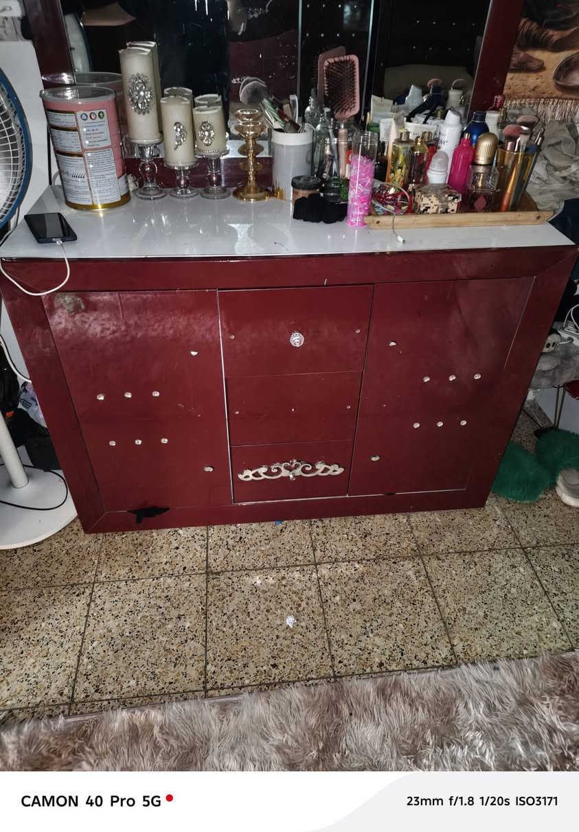 غرفه للبيع ما بيها شي شويه تعبانه راد لها تصليحات امانه الله غرفه كلش حلوه
سعر 350 وبيها مجال***********
