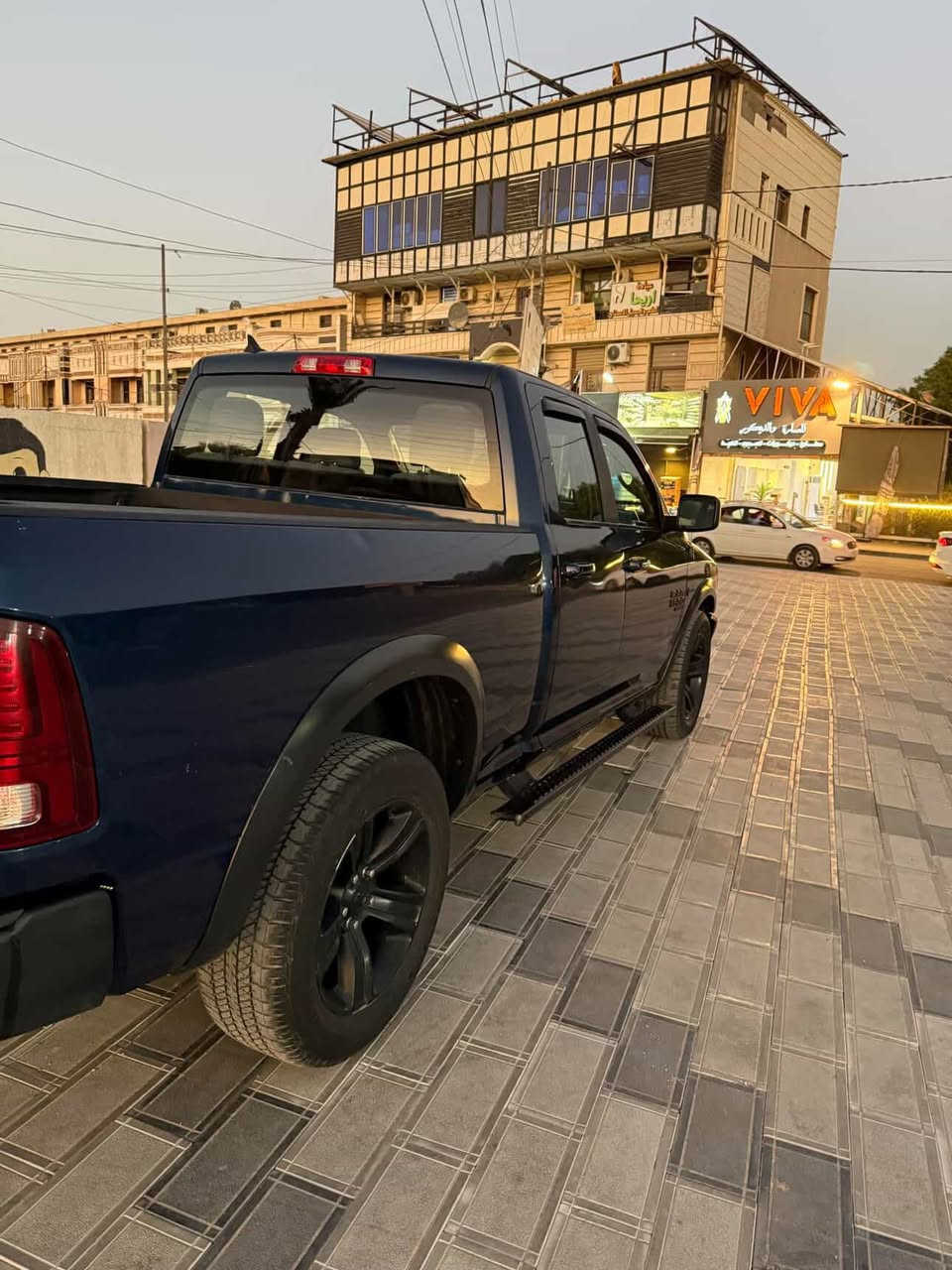 للبيع – دوج رام 2022 كلاسك باب قصير
🚘 الموديل: 2022
🌍 الوارد: أمريكي
🎨 اللون: أزرق
📍 الرقم: بغداد
🛣️ الممشى: 66 ألف كم

المواصفات:
✅ دفع رباعي (فور ويل)
✅ تشغيل بصمة
✅ شاشة كبيرة
✅ حساسات خلفية
✅ كاميرا خلفية
✅ مقعد كهربائي
✅ قير أوتوماتيك
✅ مكيف ممتاز
✅ نظافة داخلية وخارجية عالية

الملاحظات:
🔧 حادث سابق في أمريكا – صدمة على جهة السايق والباب الخلفي العكس، تم تصليحها بالكامل

💵 السعر: 210 ورقة بيع مستعجل 
شوف السيارة وافحصها براحتك
 بيع بدون مراوسة

📌 الموقع: بغداد 
📞 للتواصل: *********** (اتصال أو واتساب)
